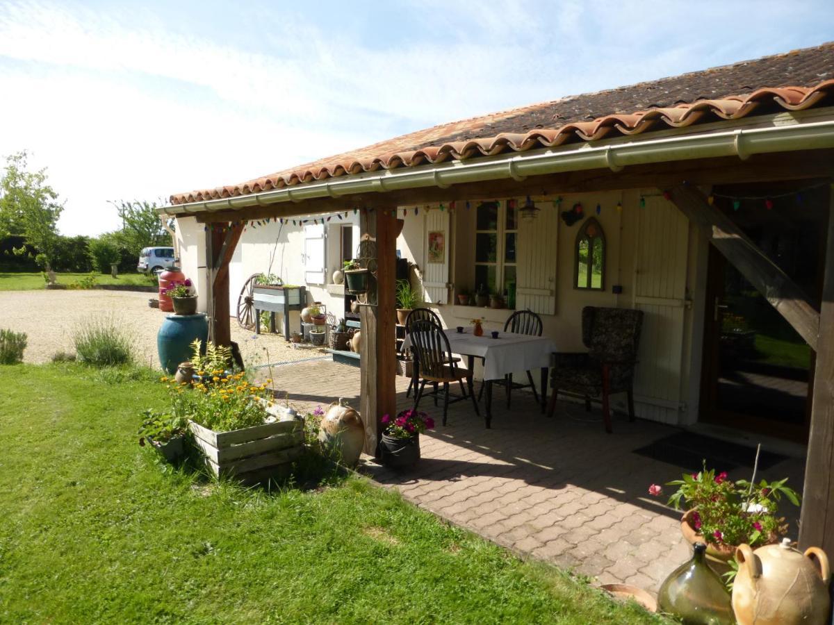 Chez Kate Bed and Breakfast Charroux  Buitenkant foto